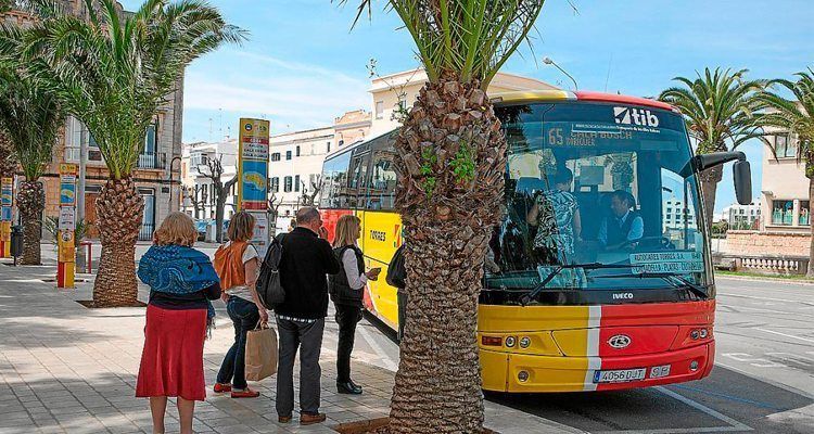Parada d'Autobusos de la Plaça dels Pins de Ciutadella de Menorca.