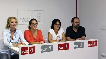 Susana Mora i representants del PSOE Menorca